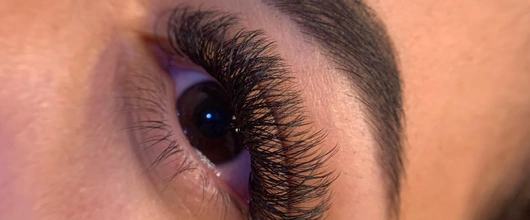 Extensão de Cílios e Sobrancelhas